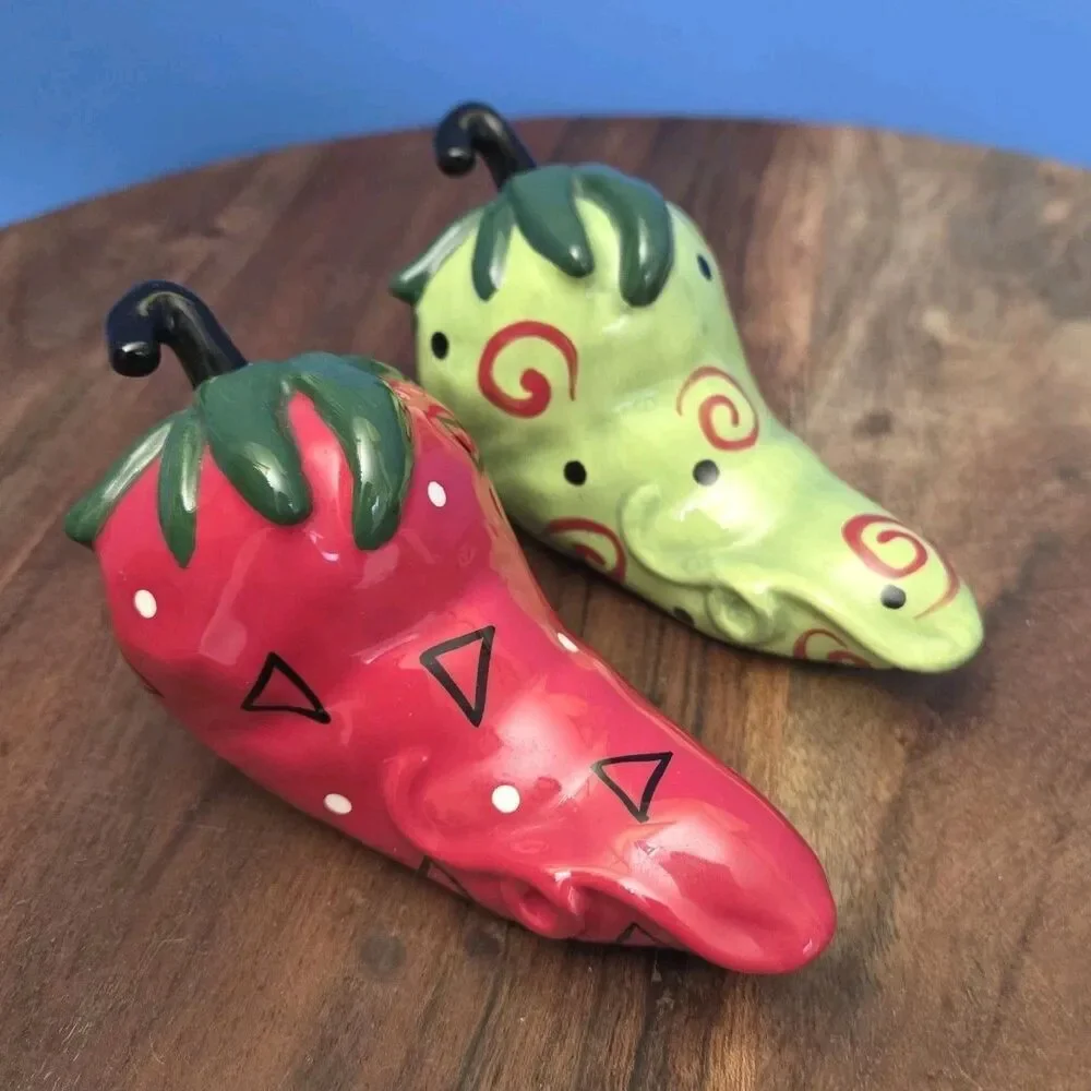 VTG Ceramic Hot Chile Peppers Salt and Pepper Shakers Novelty Set Red Lime Green
